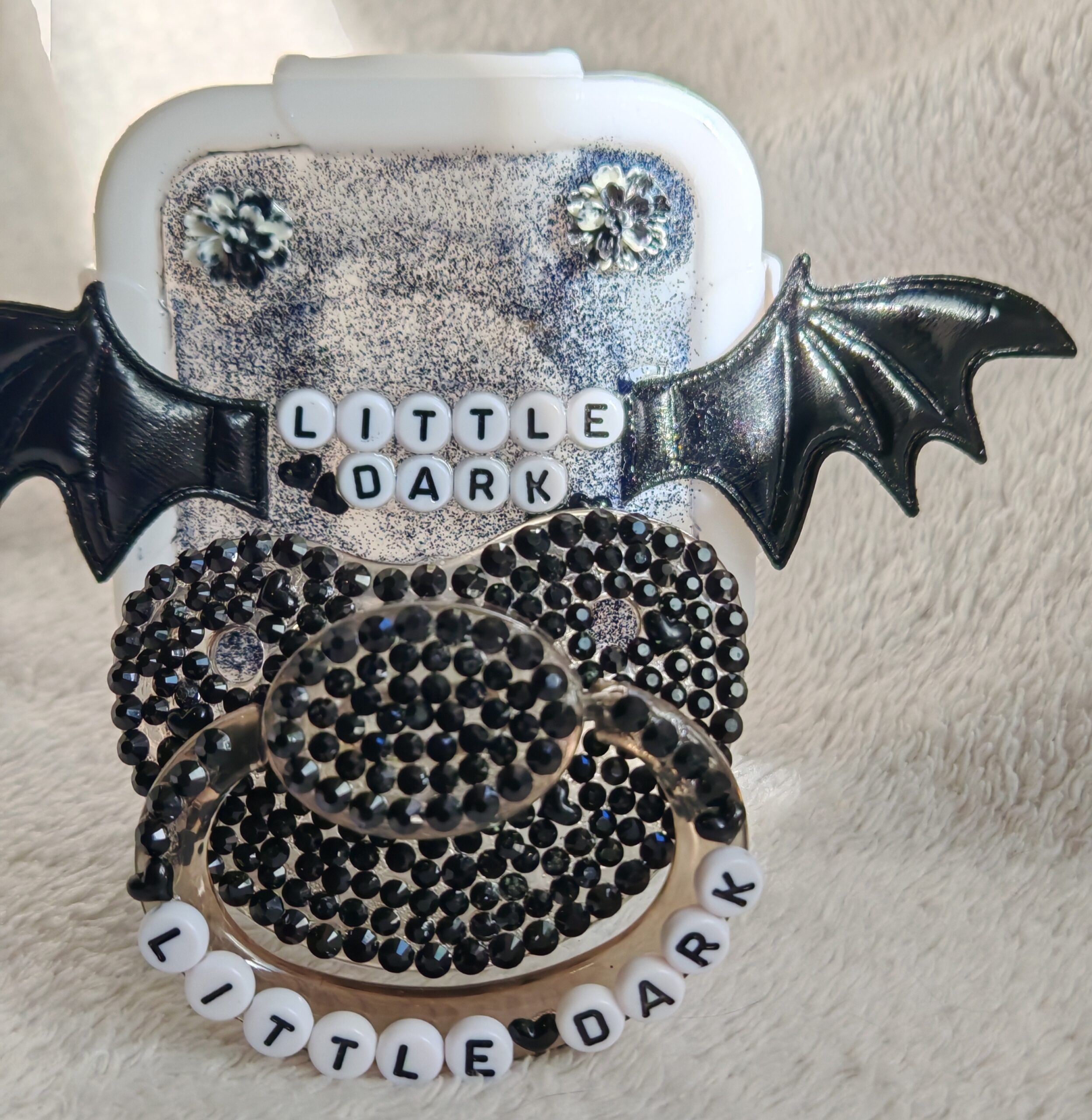 Little Dark – Tétine adulte décorée main