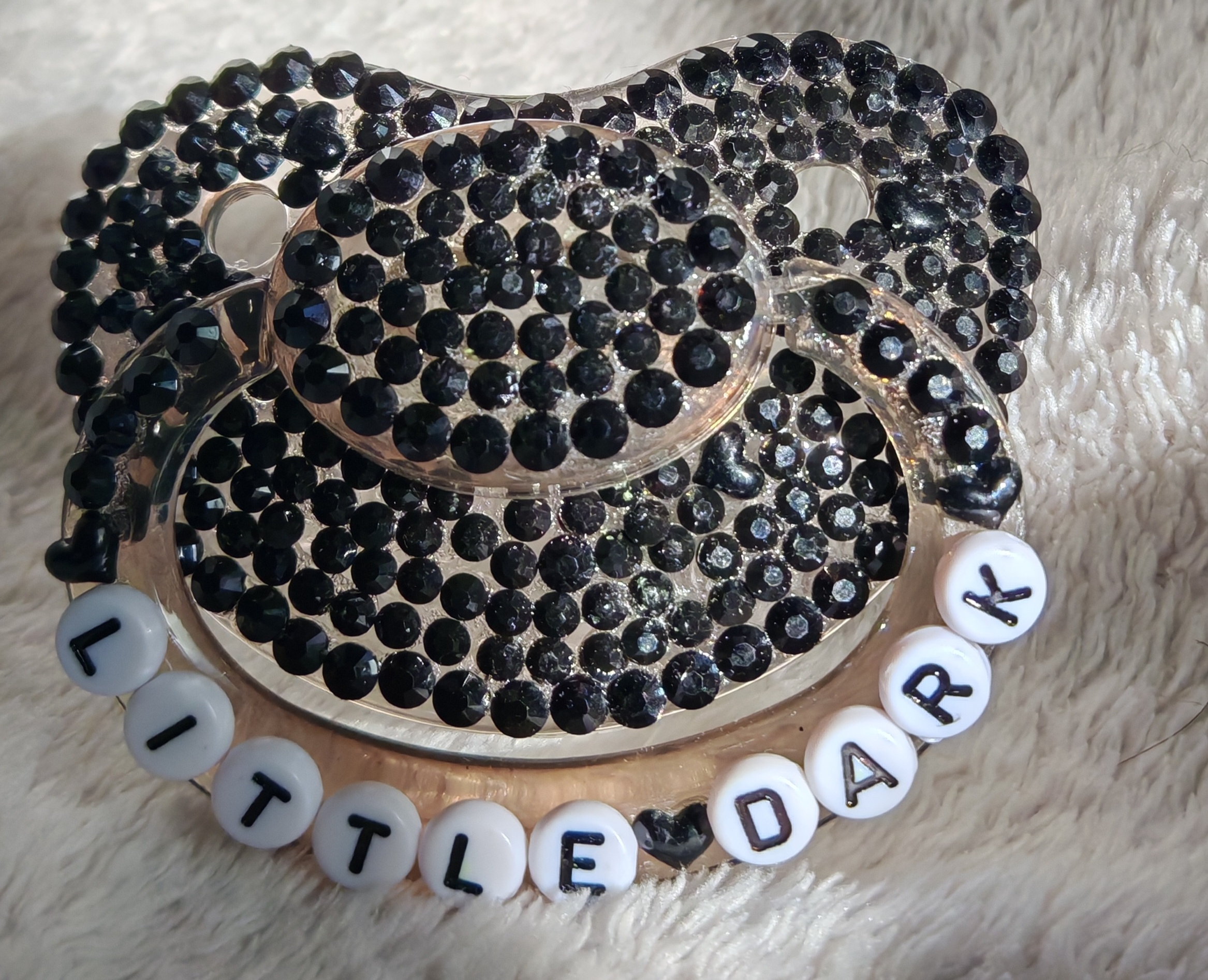 Little Dark – Tétine adulte décorée main – Image 5